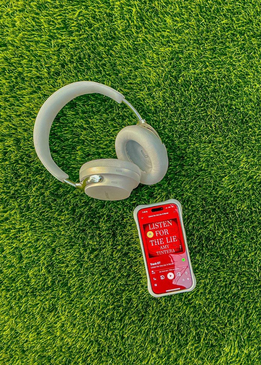 Bose headphones product photo by Arielle